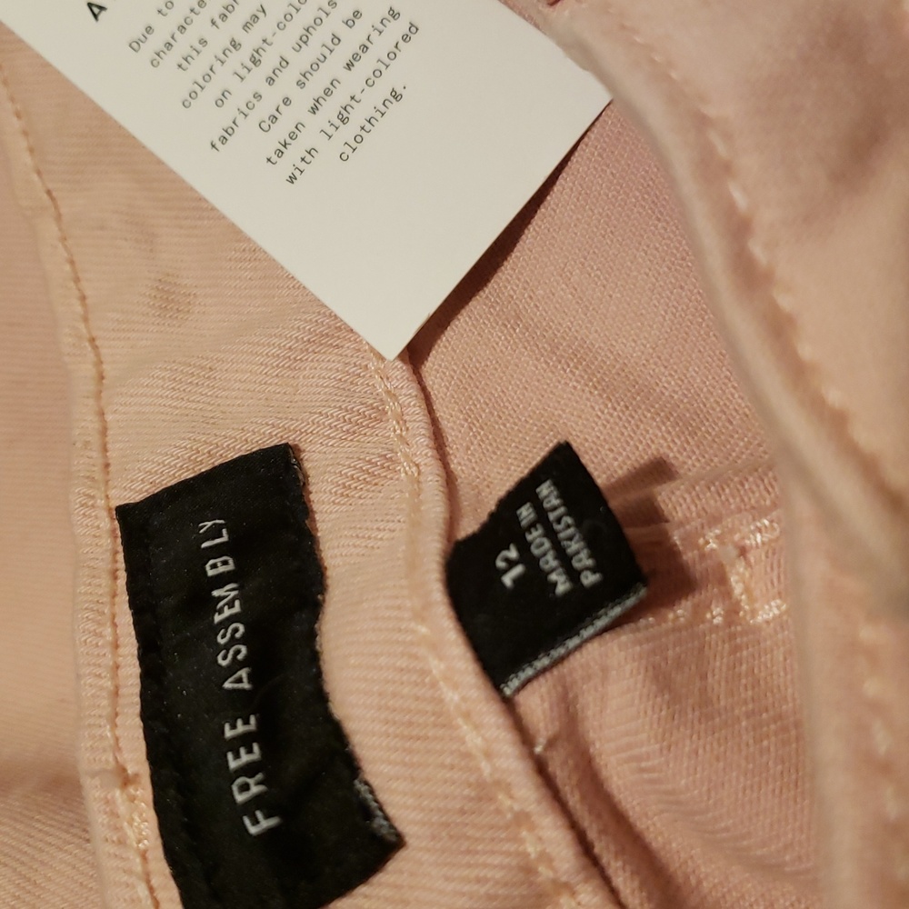 Free Assembly Jean Short - Picture 5 of 6